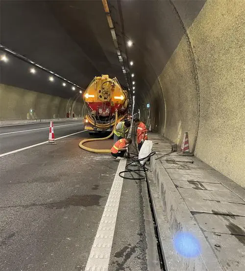 连城隧道排水渠清淤